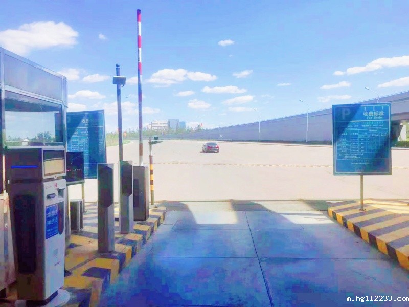 鄂尔多斯伊金霍洛国际机场停车场道闸系统及设备案例