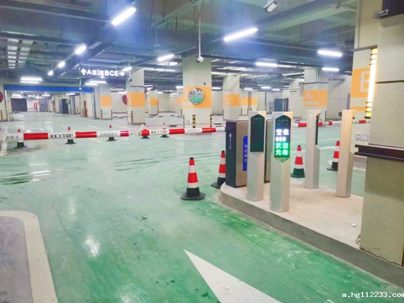 河南濮阳东站（高铁火车站）停车场道闸系统及设备案例