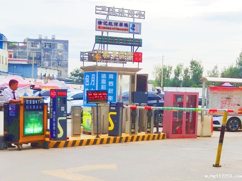 云南昆明羊甫商业中心停车场收费管理系统及设备案例