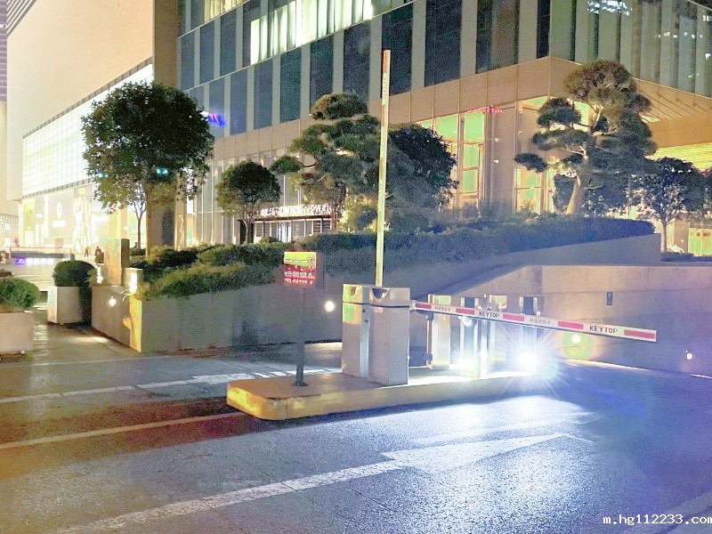 江苏南京德基广场停车场收费管理系统及设备案例