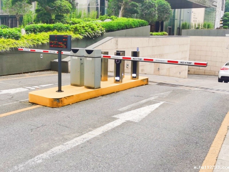 江苏南京德基广场停车场收费管理系统及设备案例