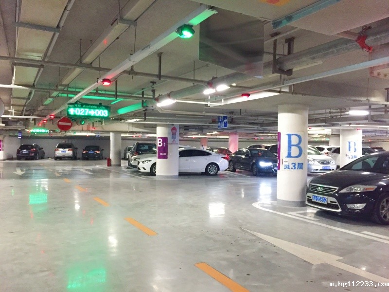 江苏南京德基广场停车场收费管理系统及设备案例