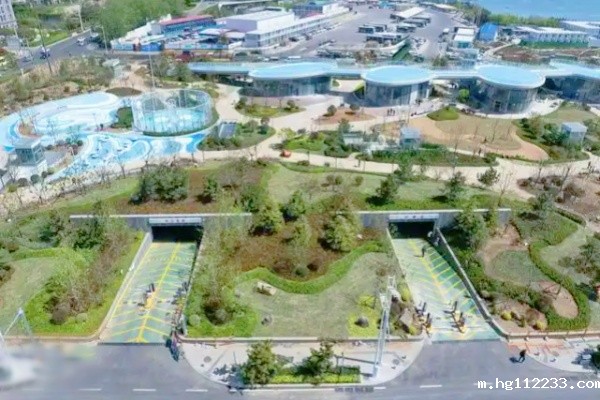 麦岛路西侧停车场“五一”投入使用，智慧系统助力沿海区域停车管理