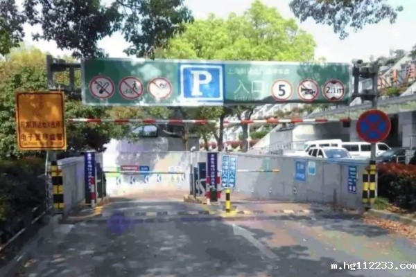 上海公共停车新政解读：从技术规范到枢纽停车全指南