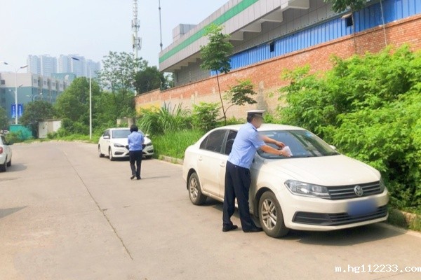 重庆江津开展停车秩序专项整治：物理隔离+柔性执法双管齐下，还道于民